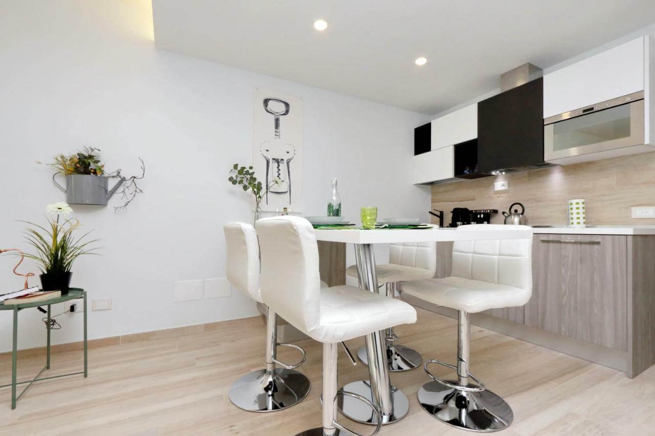 Green Terraced Apartment. 3 Stops From Colosseum Екстер'єр фото